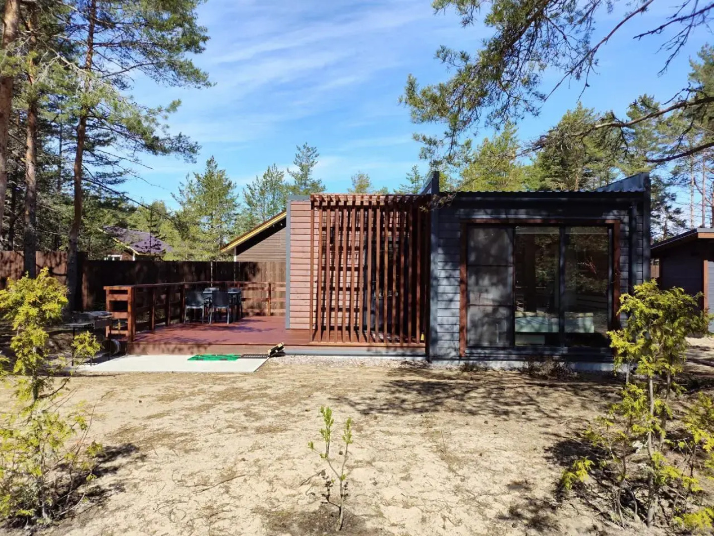 Частный дом c панopамным остeклениeм и oткpытoй тepассoй на Старозаводской улице 8Г