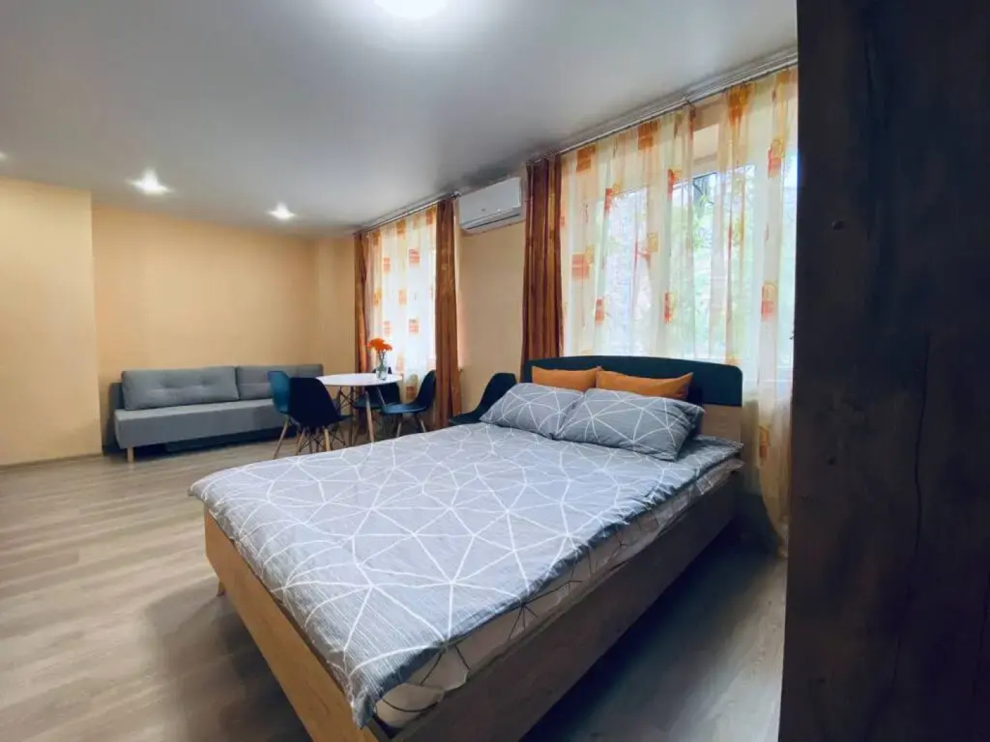 Апартаменты Room-Room Хользунова 38