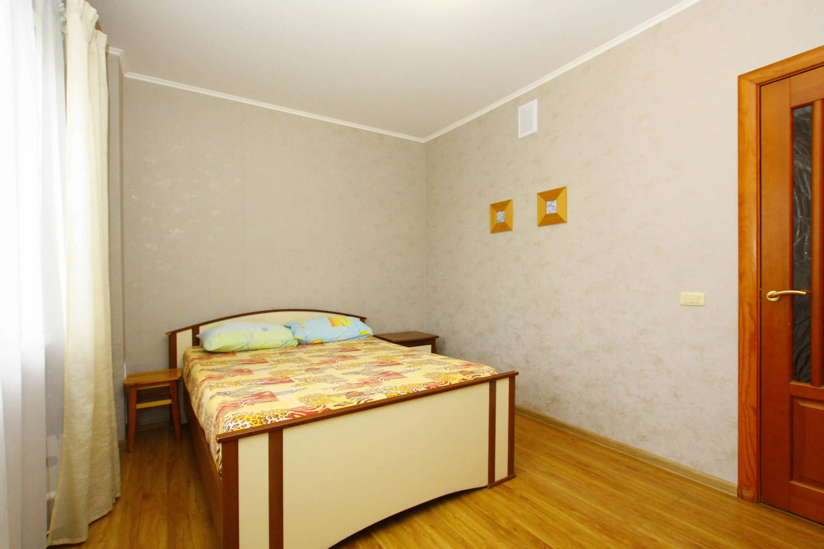 Альт Апартаменты студио с 2 спальнями (003)