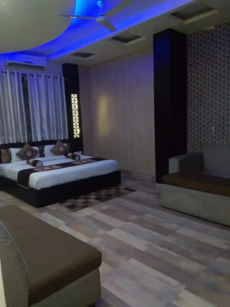 Отель Vibhav Grand