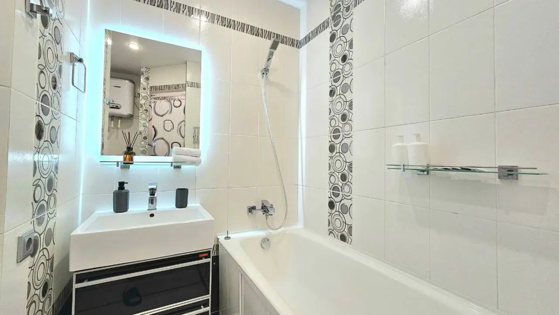 Квартира в удобной локации рядом со станцией метро Суконная слобода