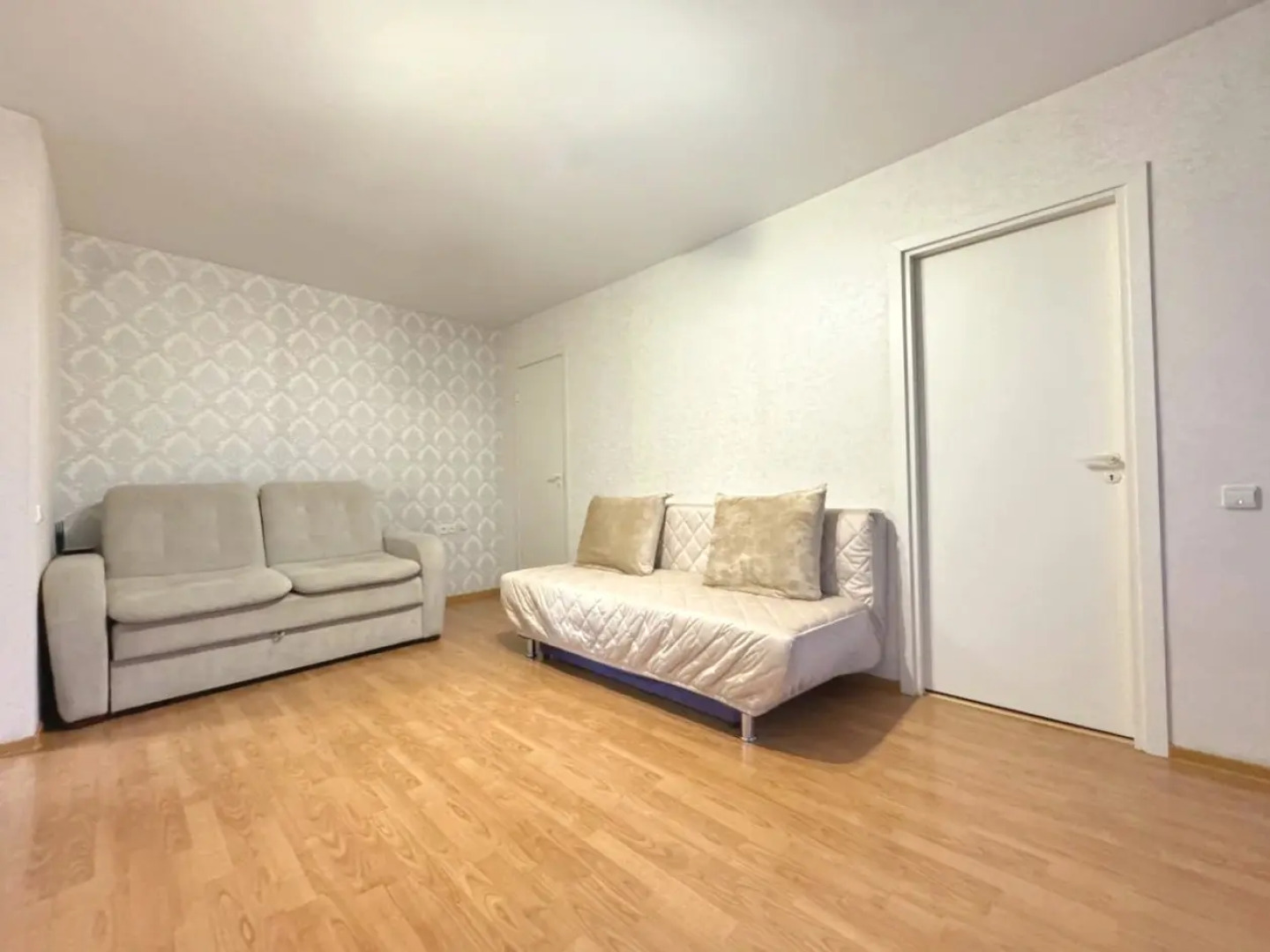 Квартира Двухкомнатная с Балконом и Кондиционером в Центре на Весенней