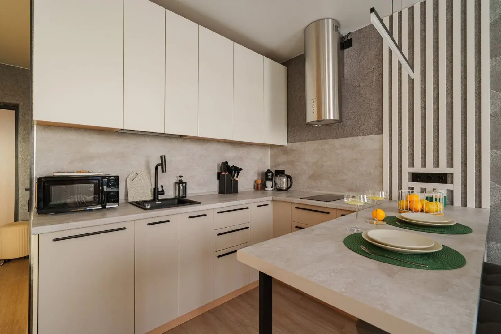 Квартира Стильная студия в одном из крупных и развитых районов города Екатеринбурга