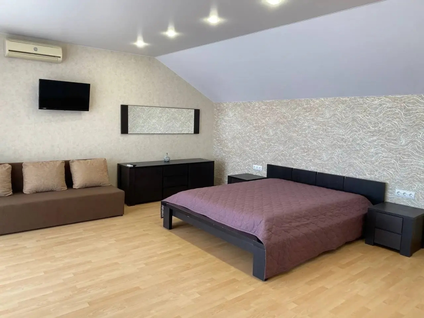 Апартаменты №4 Стандарт, 1 линия, боковой вид на море (4чел)