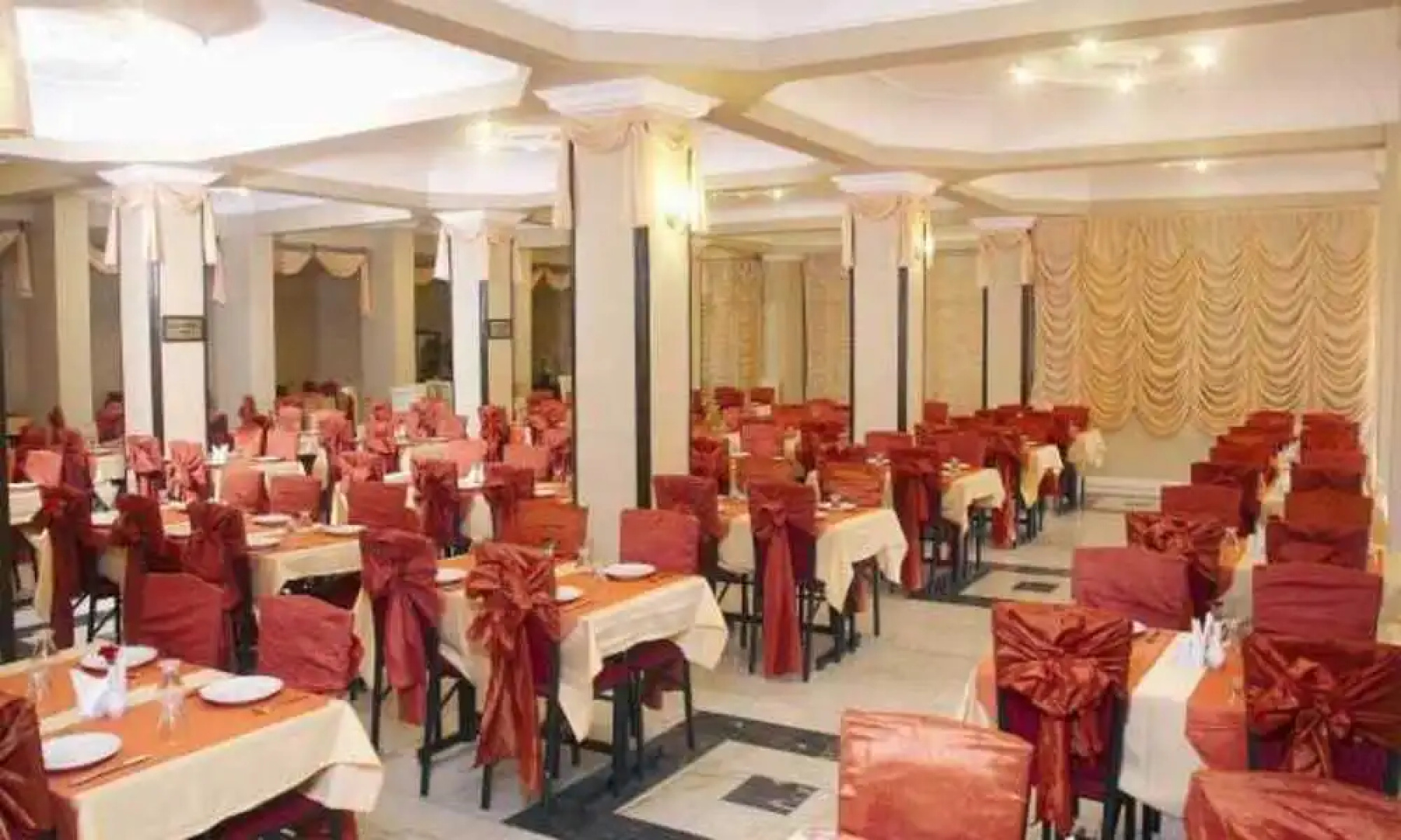 Laur Hotels