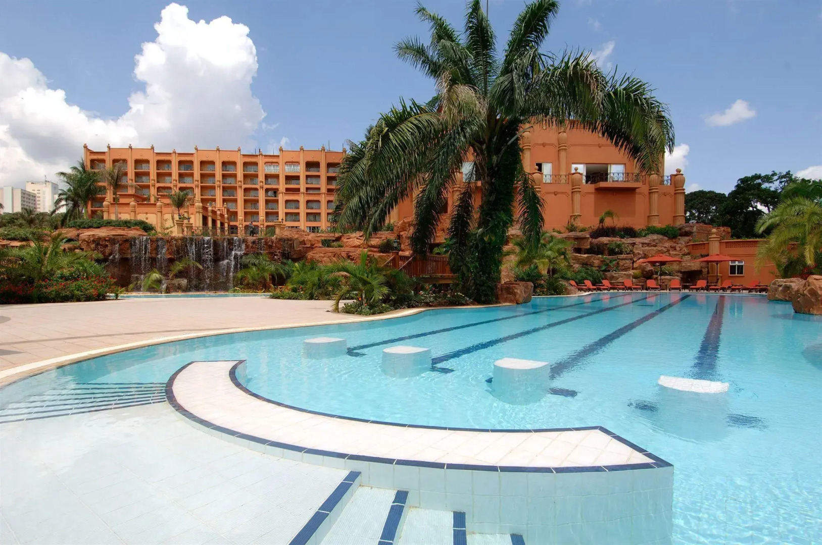 Отель Kampala Serena