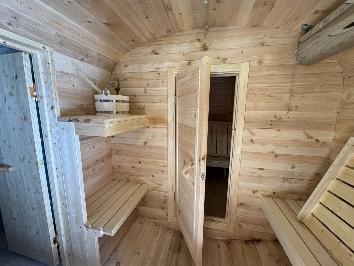 Частный дом в дизайнерском стиле с видом на лес, горы