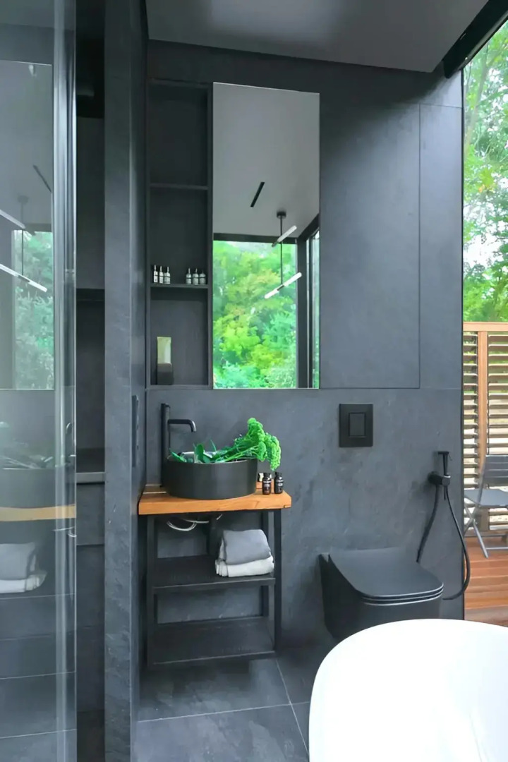 Частный Дом на Берегу Реки с Авторским Дизайном