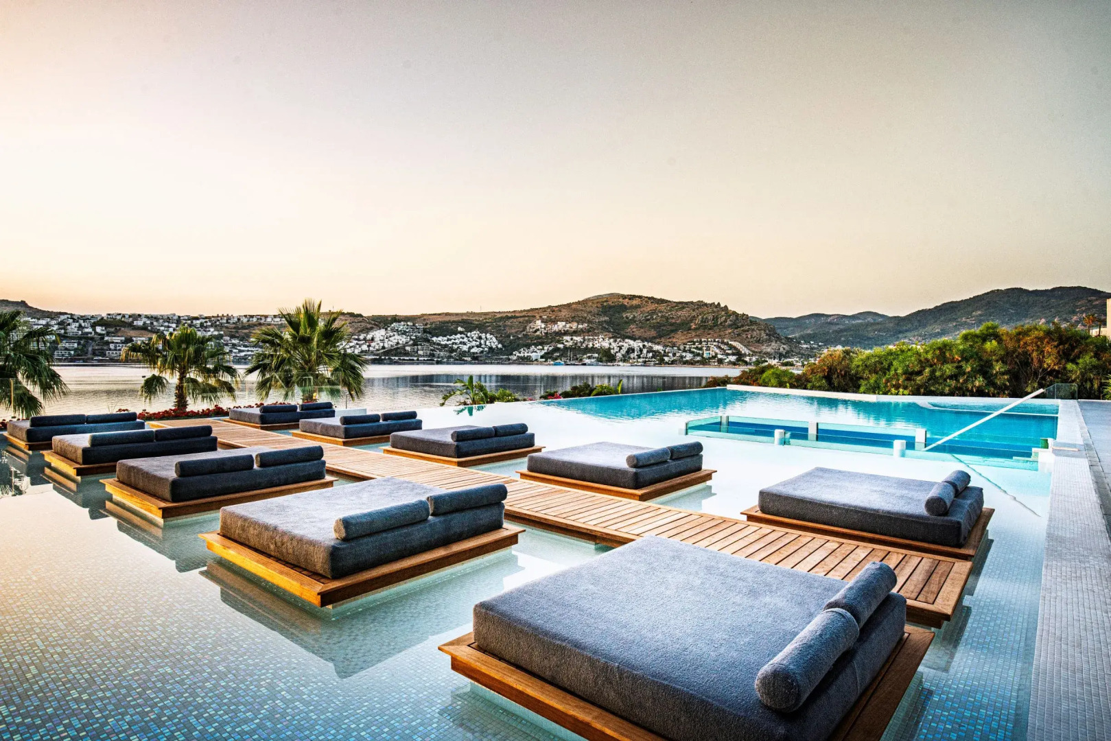Отель Cape Bodrum Luxury Hotel & Beach