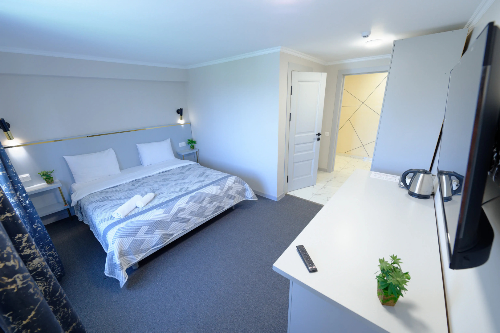 Отель Grand Aura