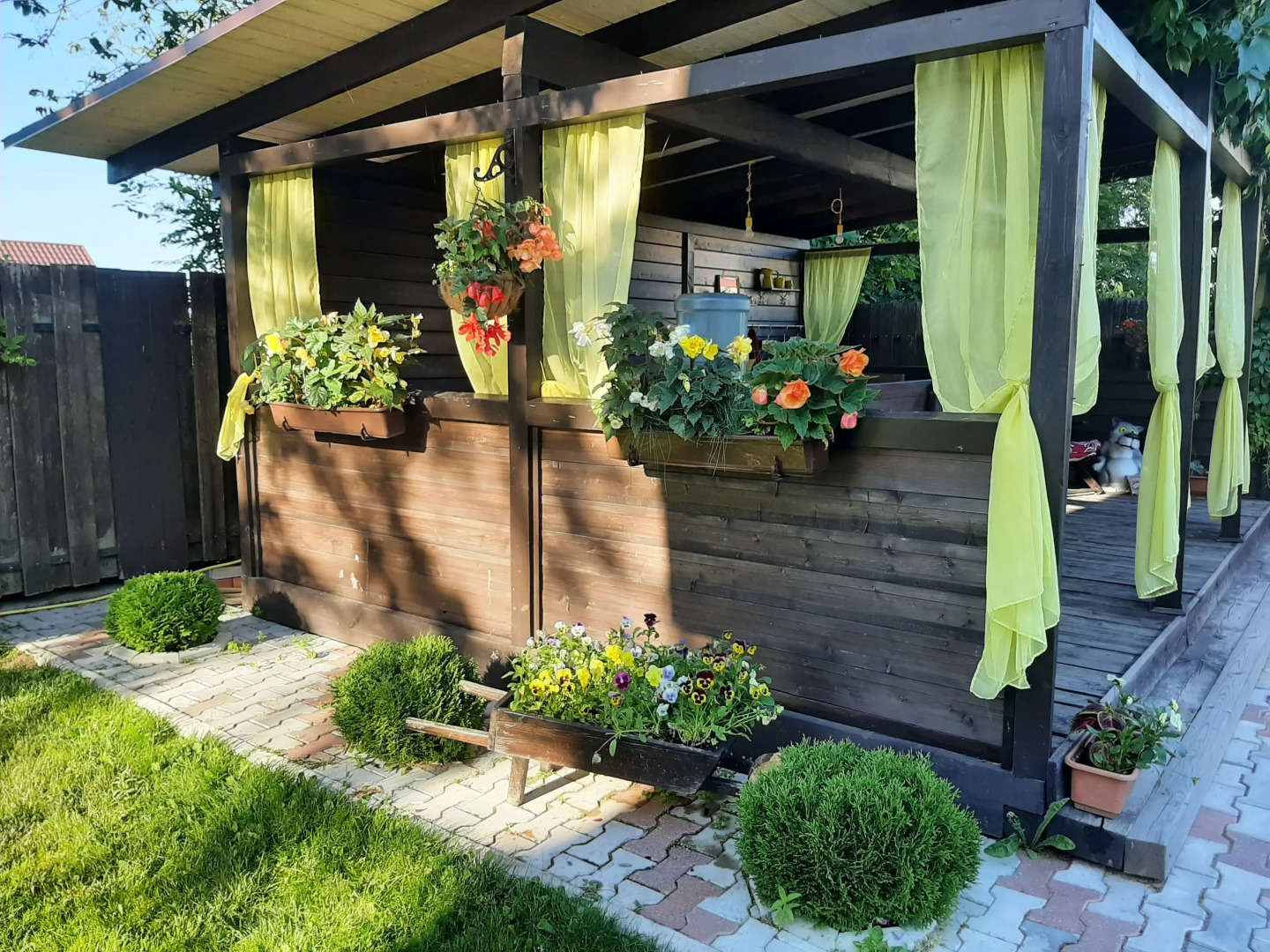 Частный дом Дом с беседкой