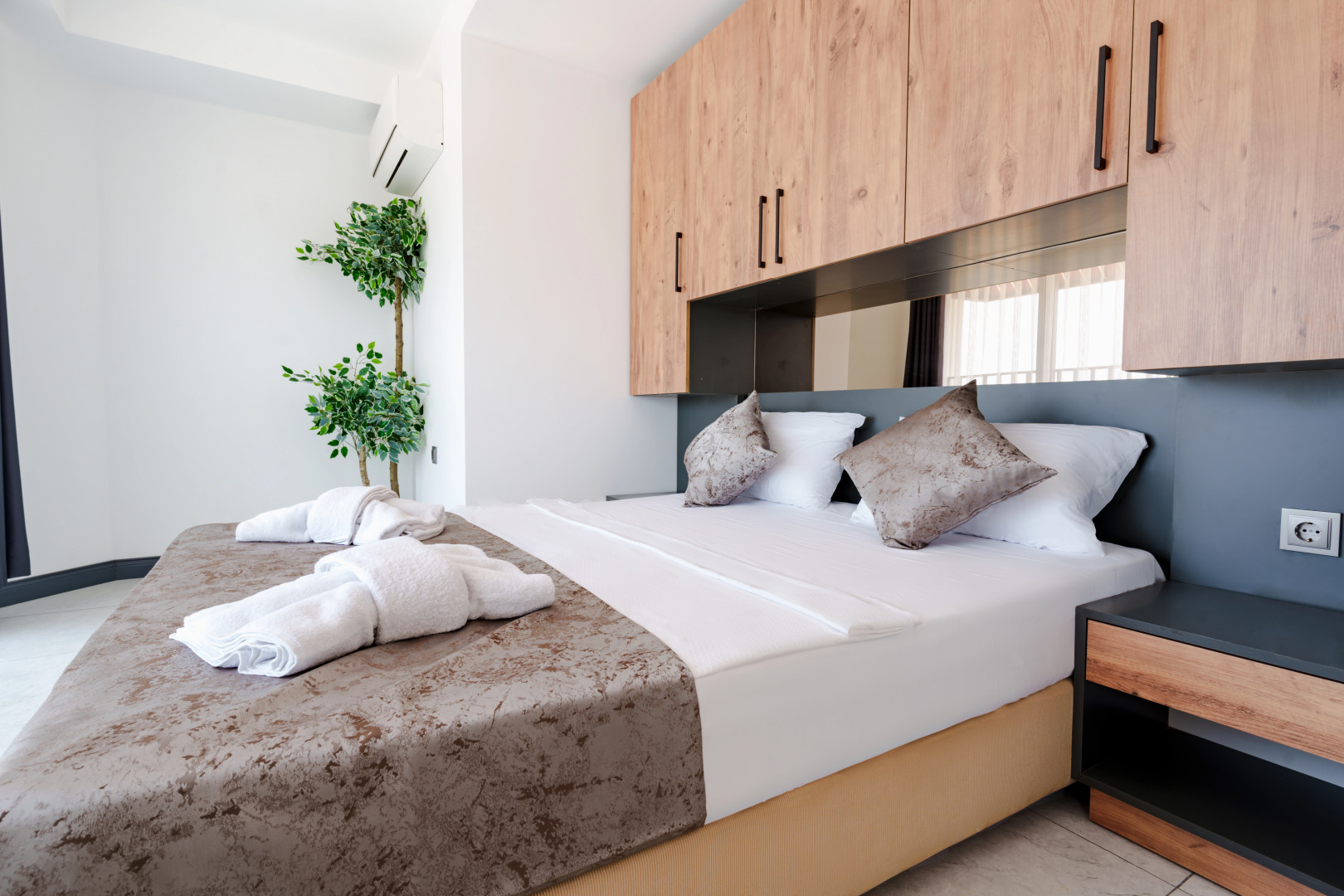 Отель Mrt Suites Lara