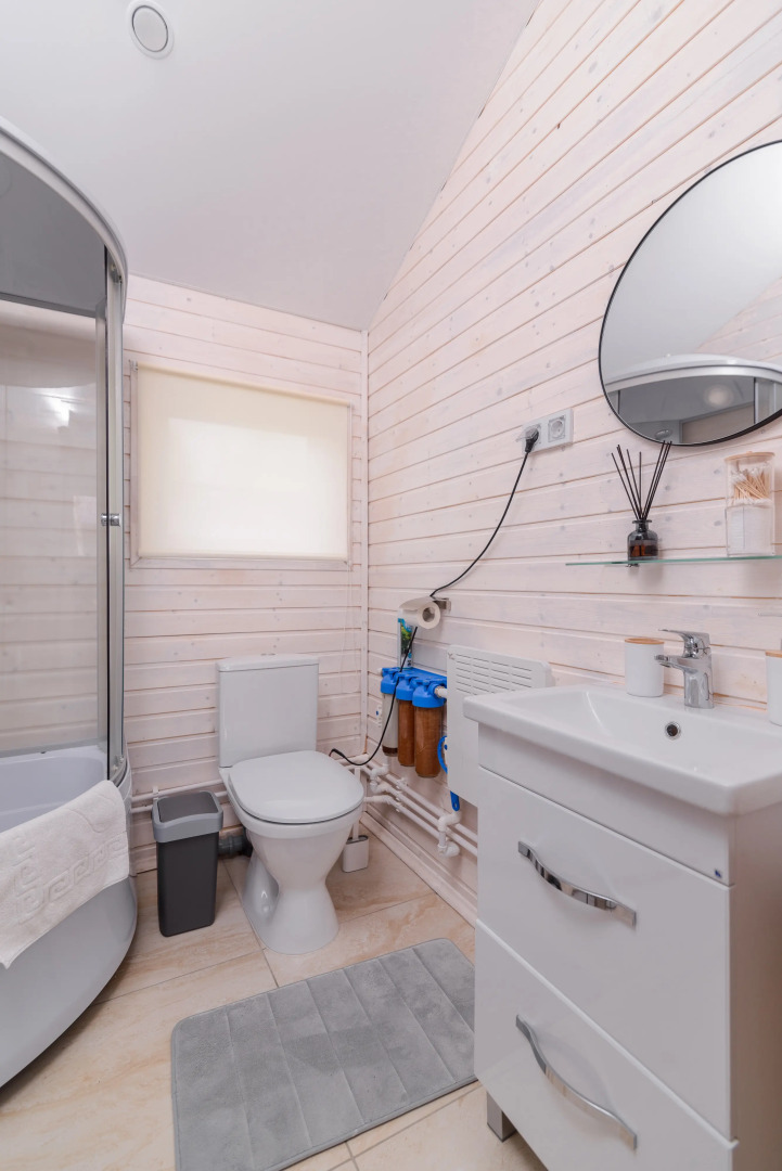 Частный дом в поселке у водохранилища