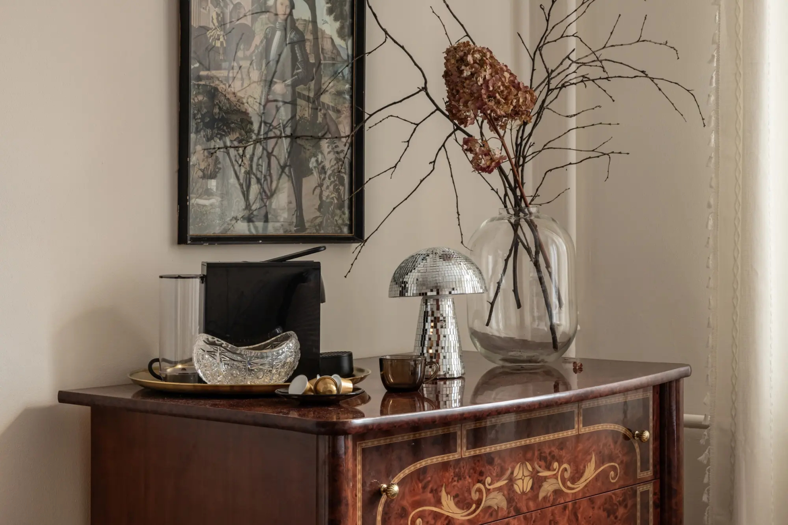 Квартира изысканная с авторским искусством пешком до Красной площади