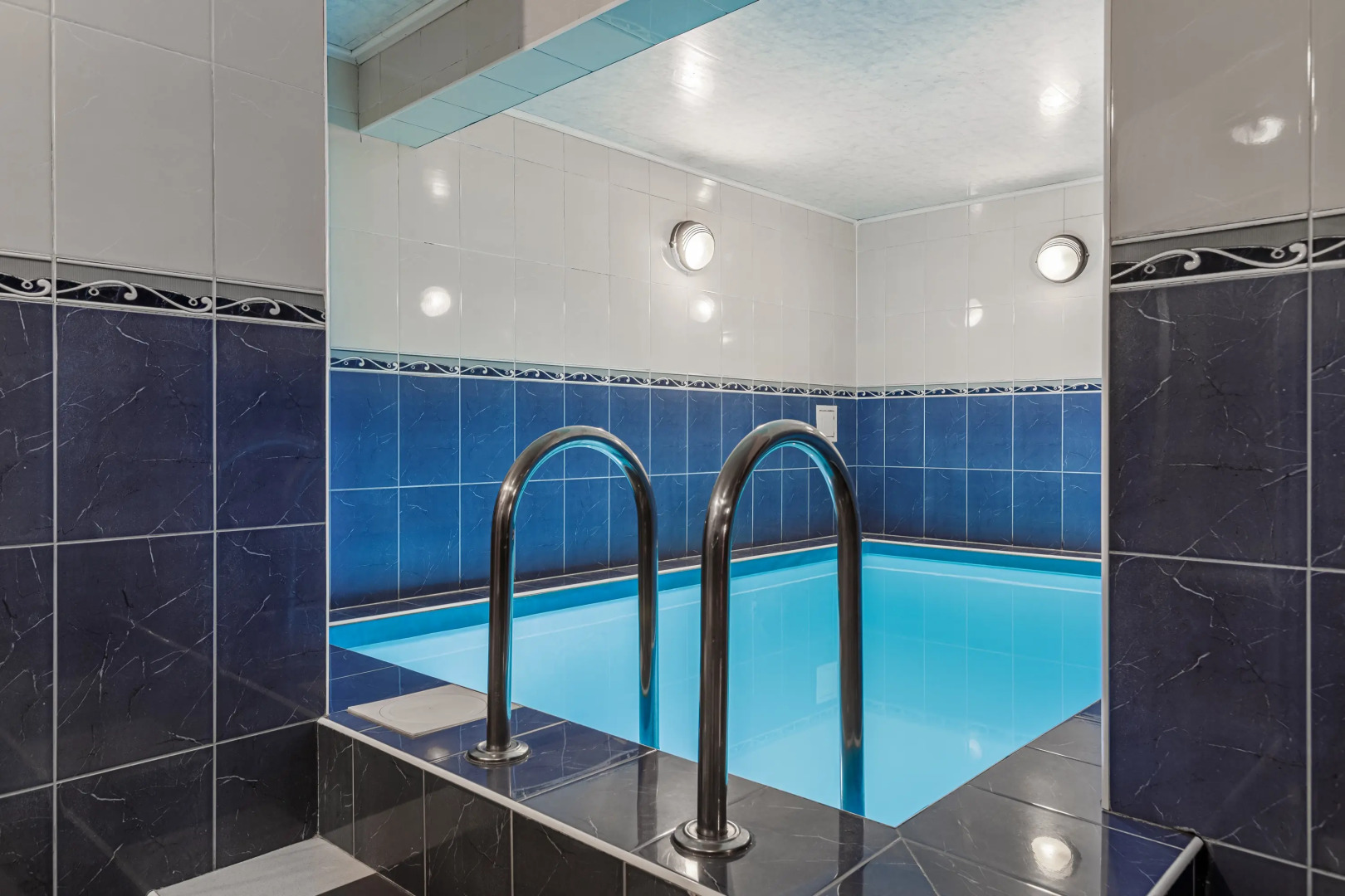 Отель Максима Ирбис