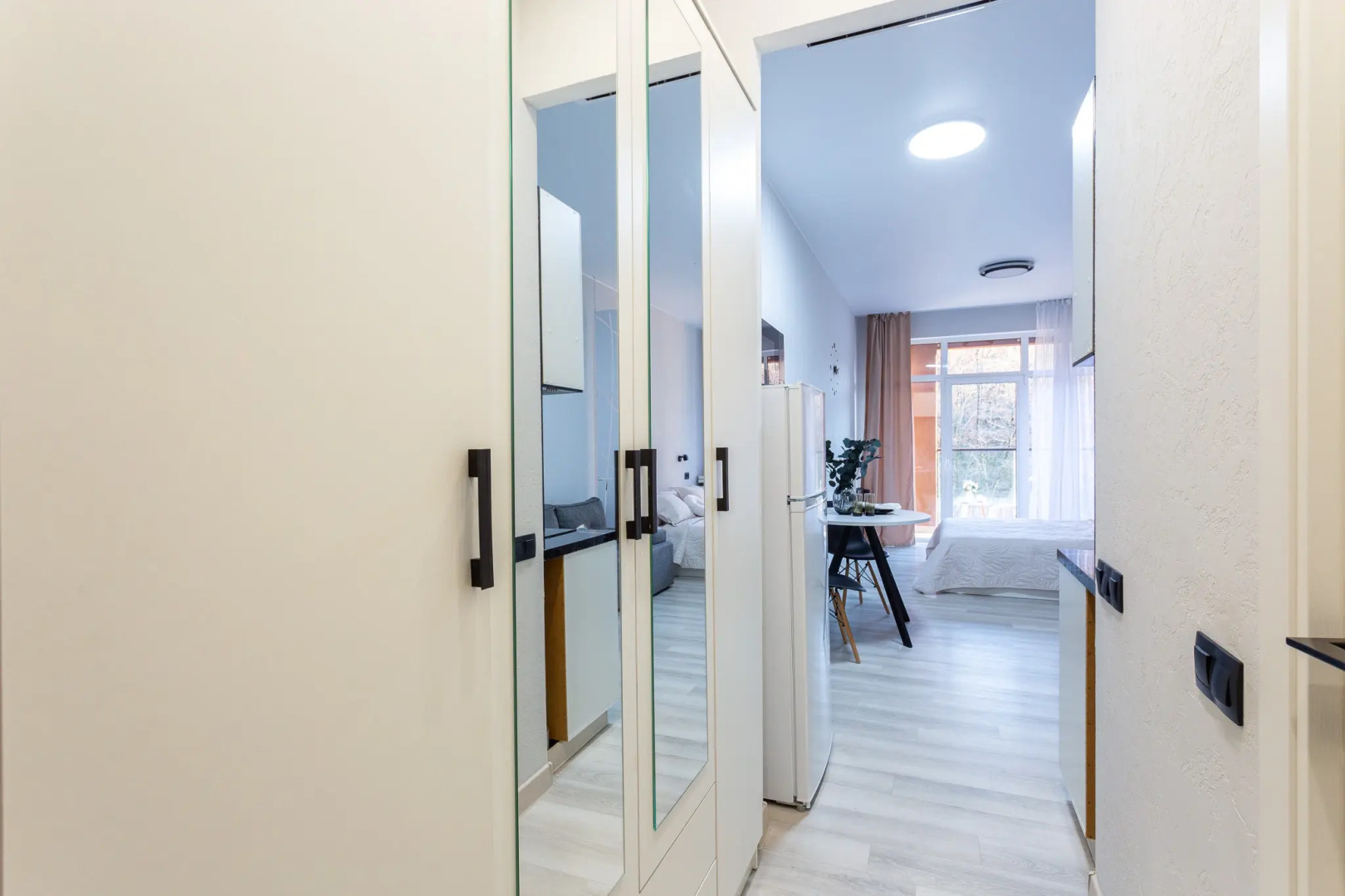 Квартира с Балконом и Видом на Лесопарк Аллея 114