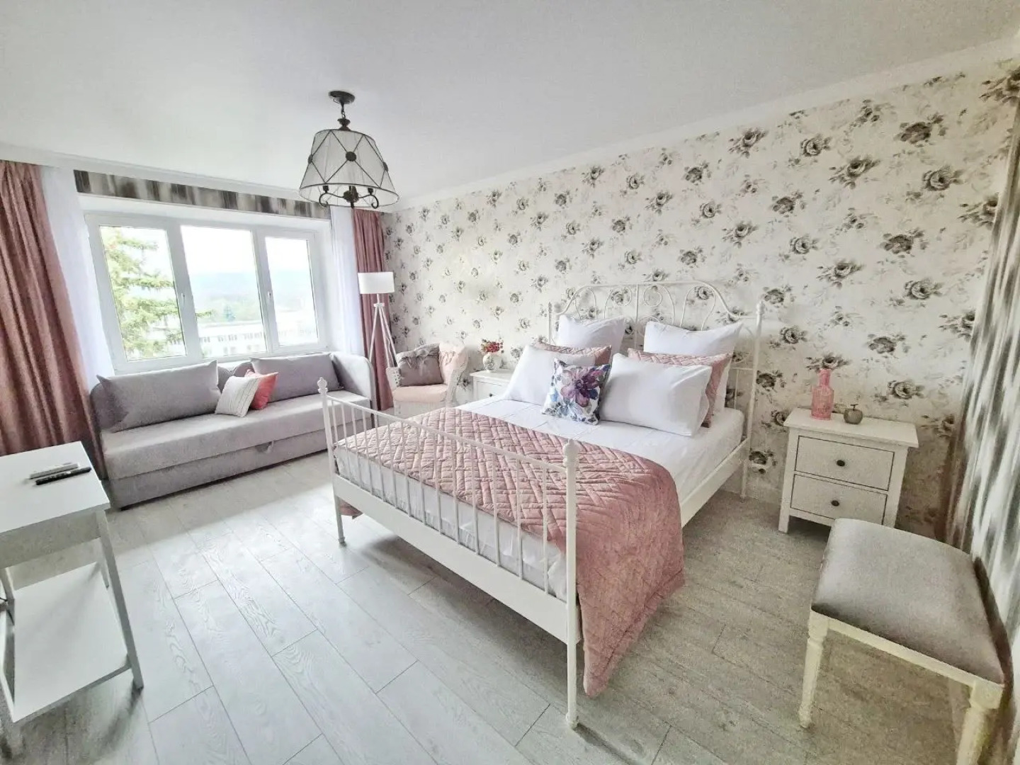 Квартира Однокомнатная Прованс с видом на горы с балкона