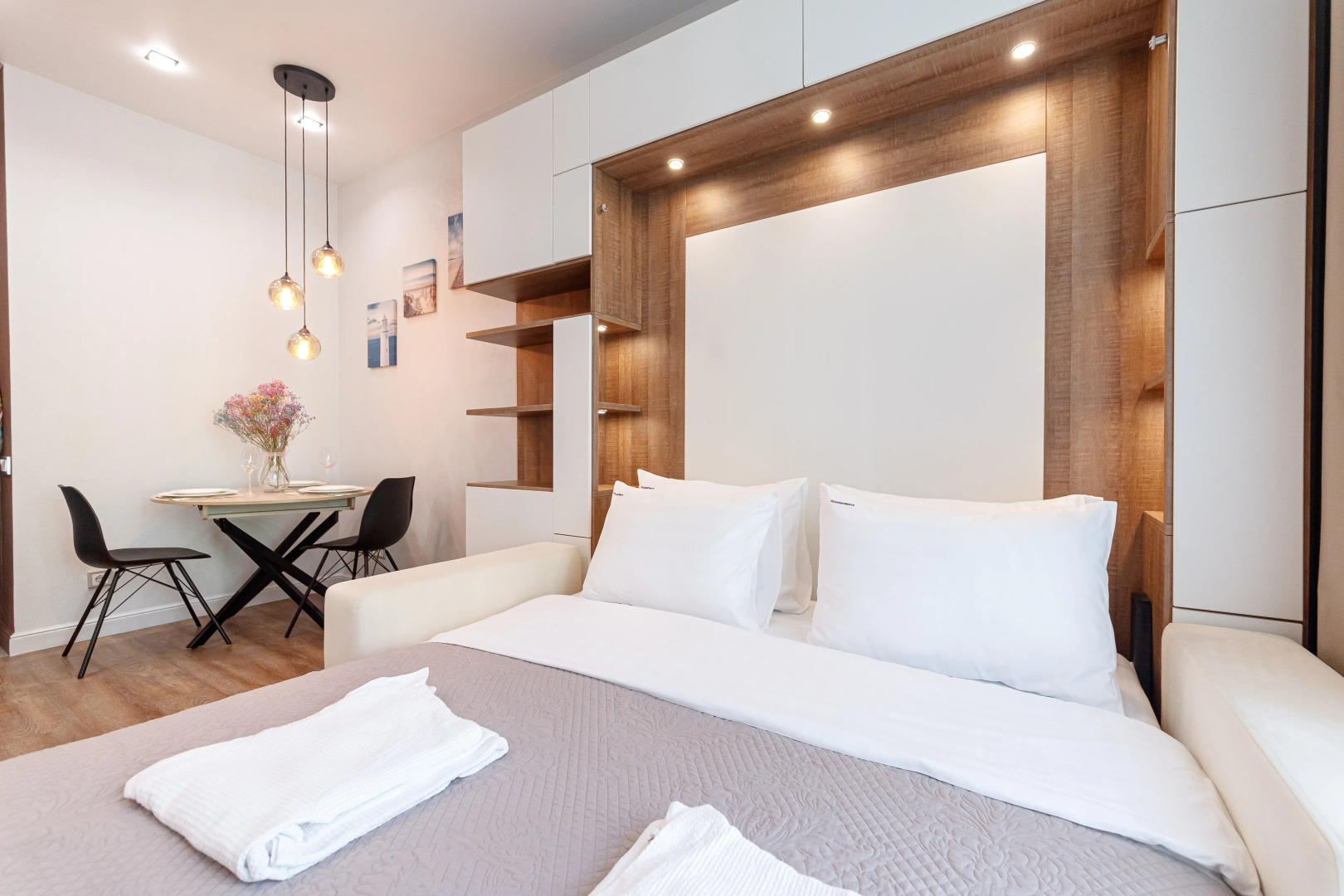 Апартаменты RED APARTMENTS Арт Лайт Сити апартамент Адамс