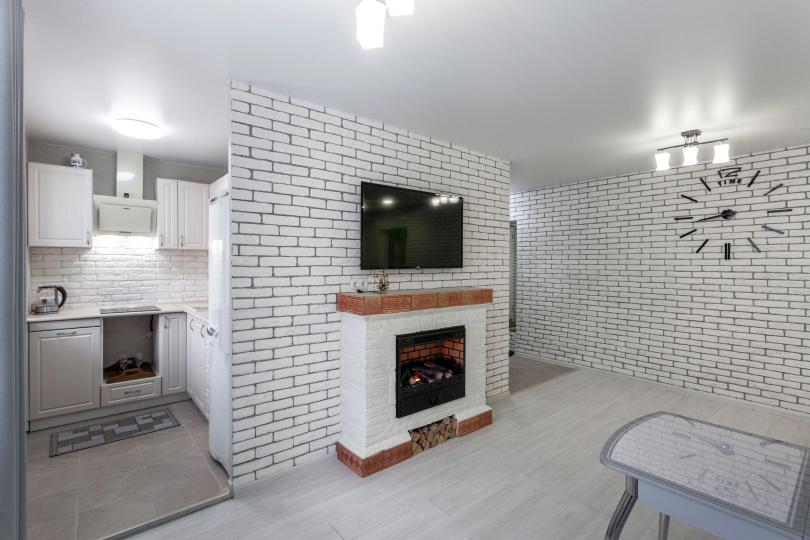 Квартира с камином у площади Ленина