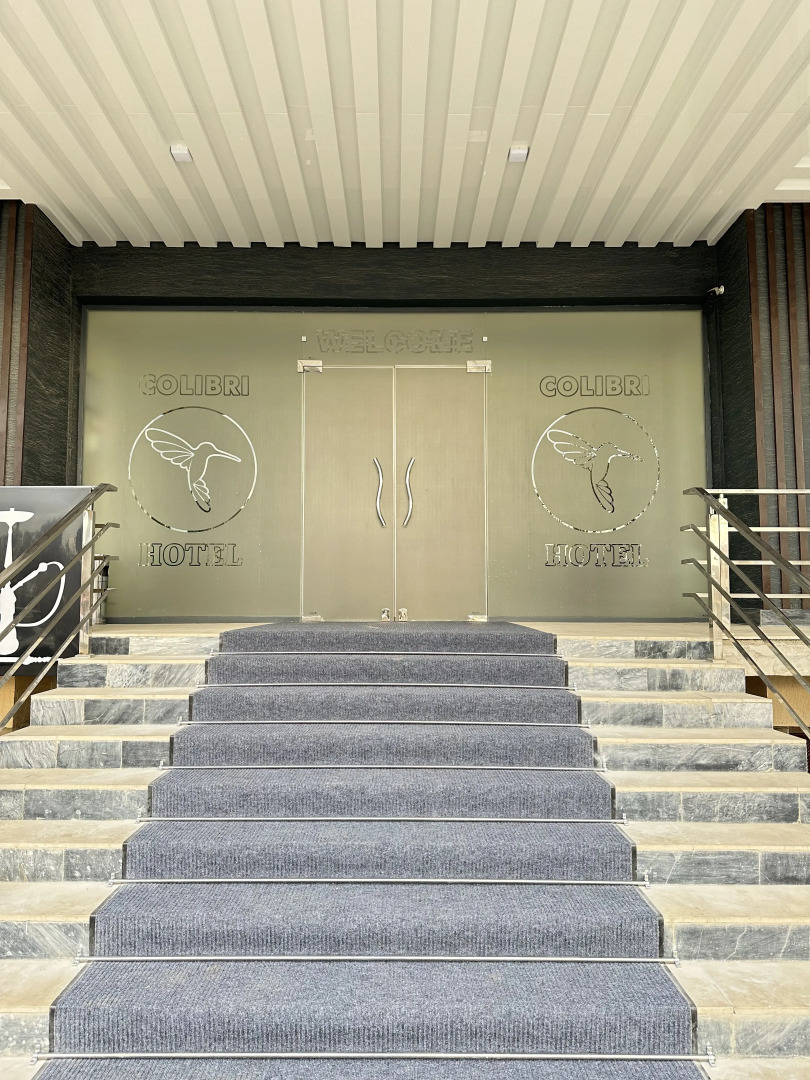 Отель Colibri