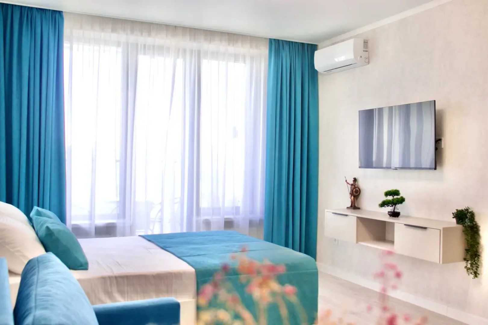 Апартаменты с бассейном у моря