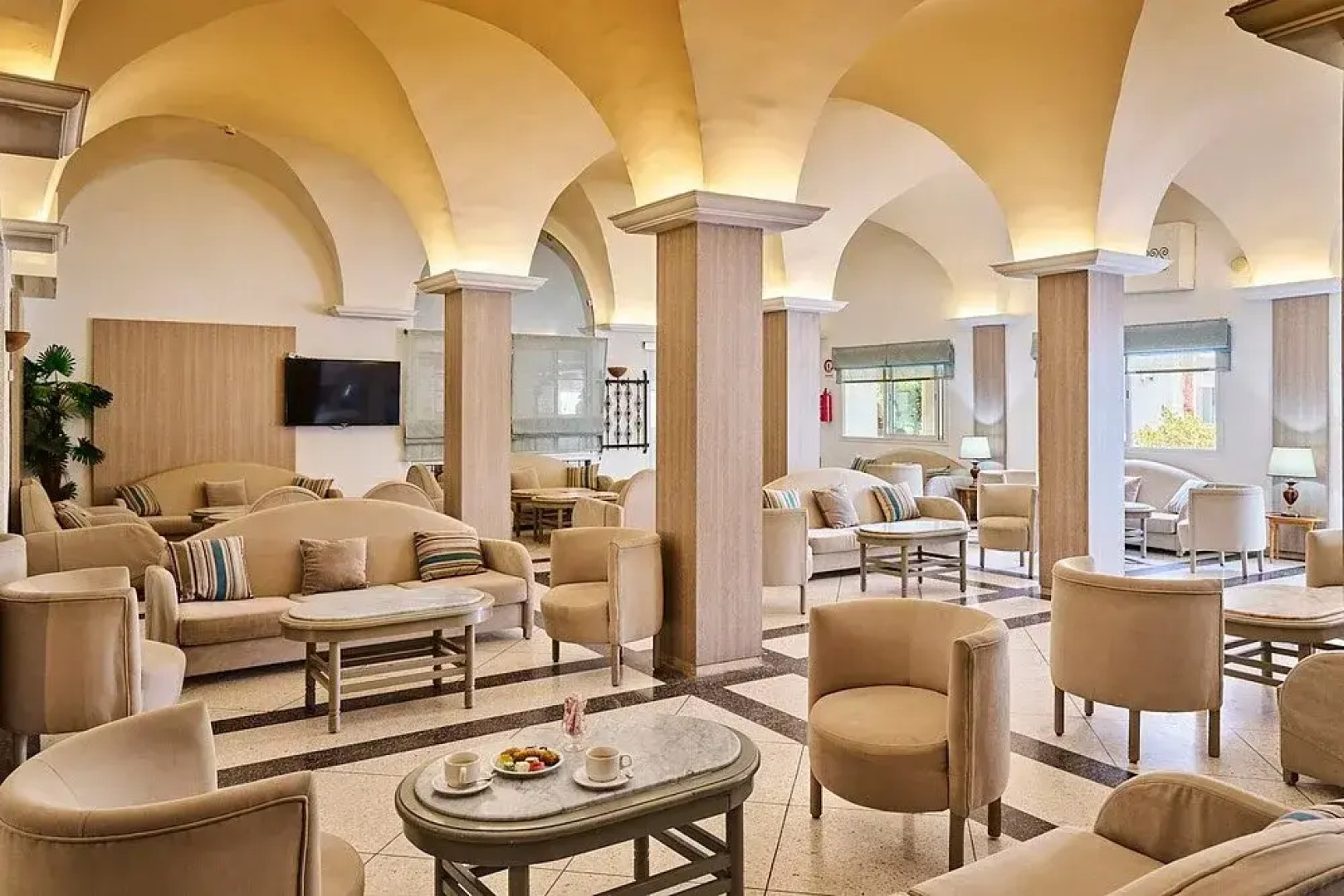 Курортный отель Hari Club Beach