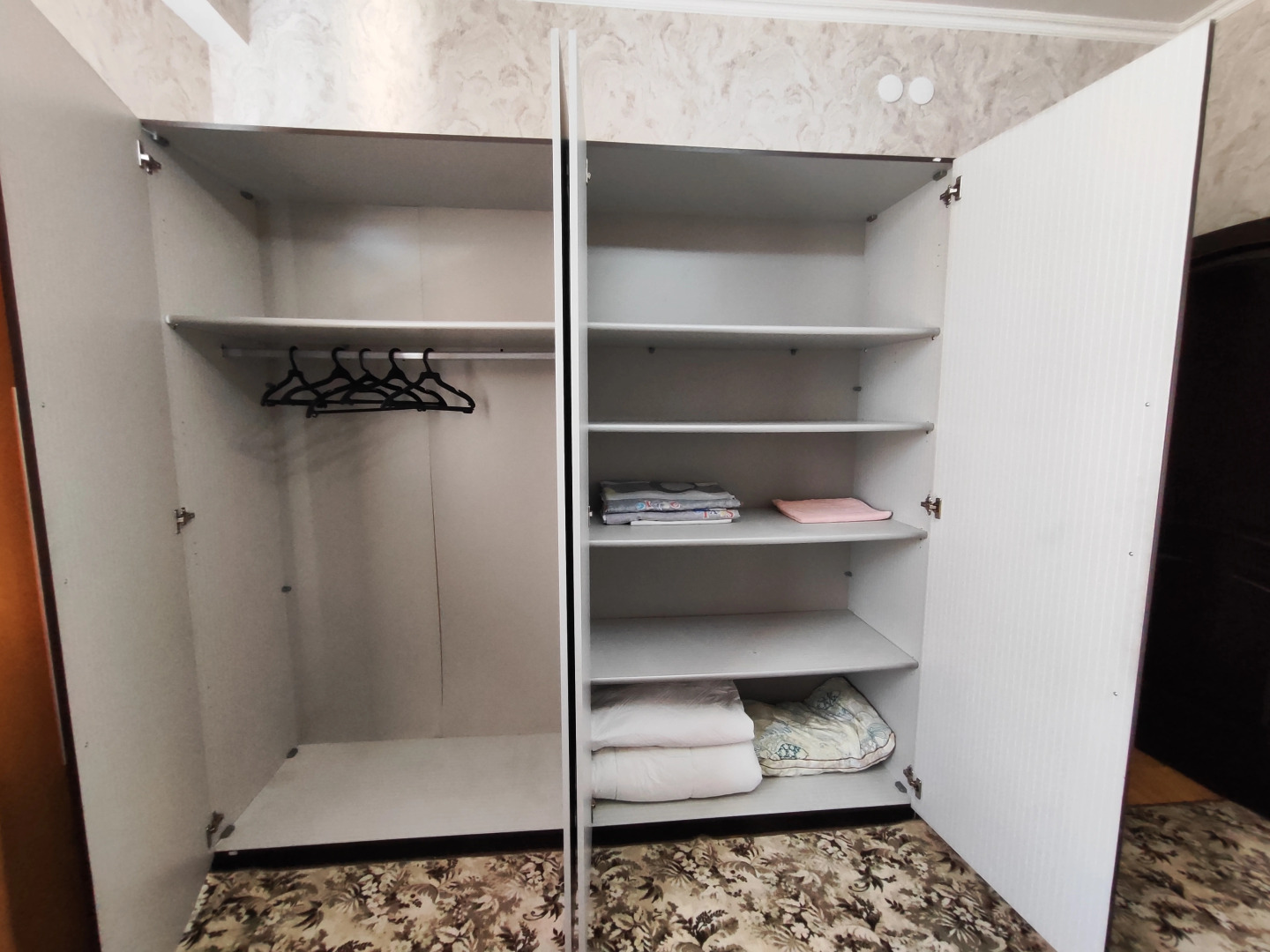 Апартаменты просторные двухкомнатные в центре Бишкека