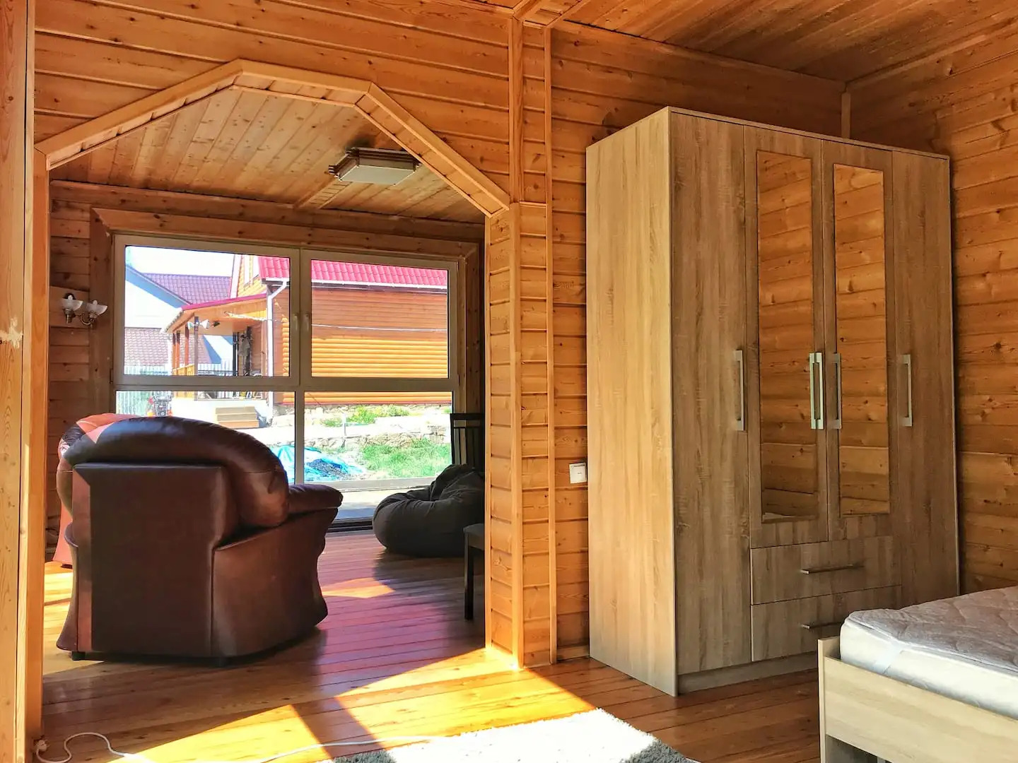 Дом с баней и камином