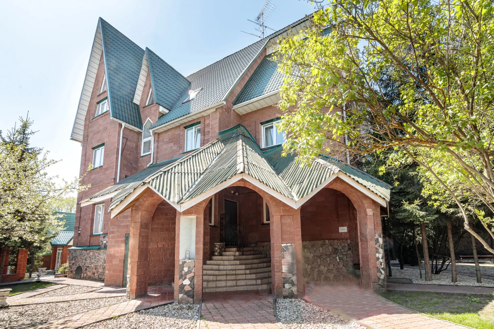 Замок Anstar House Vatutinki