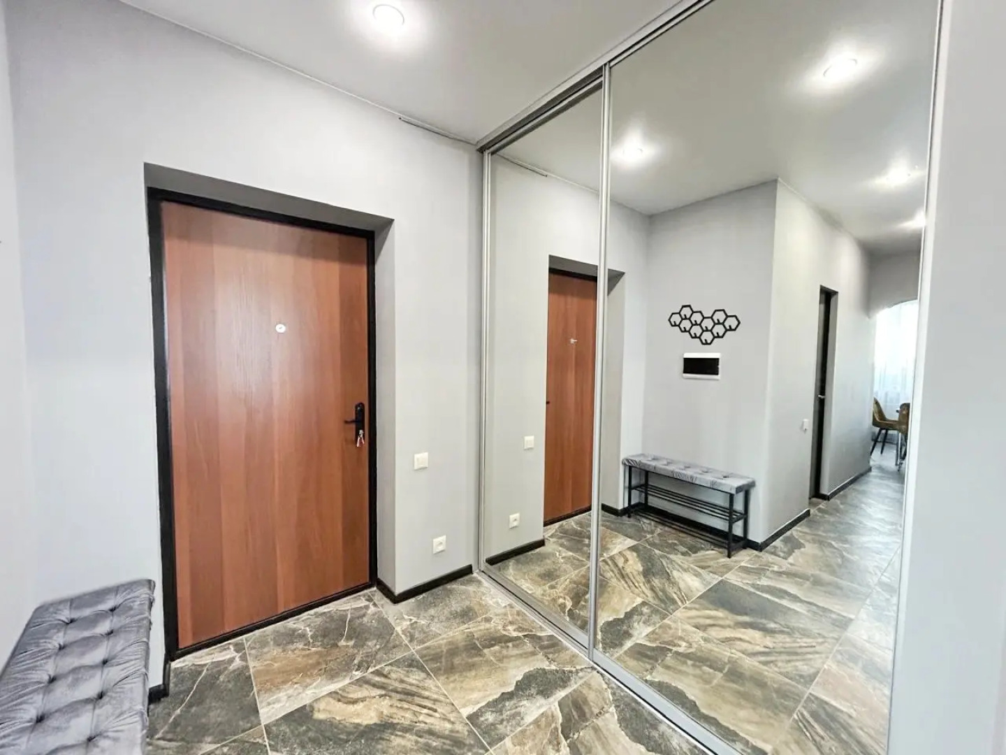 Квартира Двухкомнатная возле Космопорта