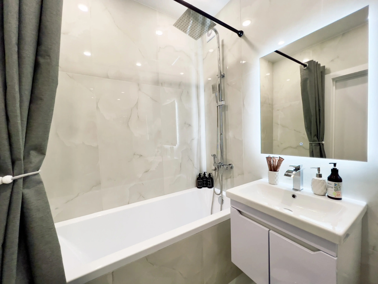 Апартаменты ВыДома в Центре Тюмени Рядом с Природой