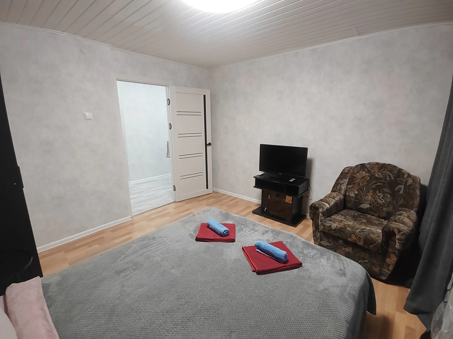 Квартира с тремя раздельными спальнями лифтом и балконом