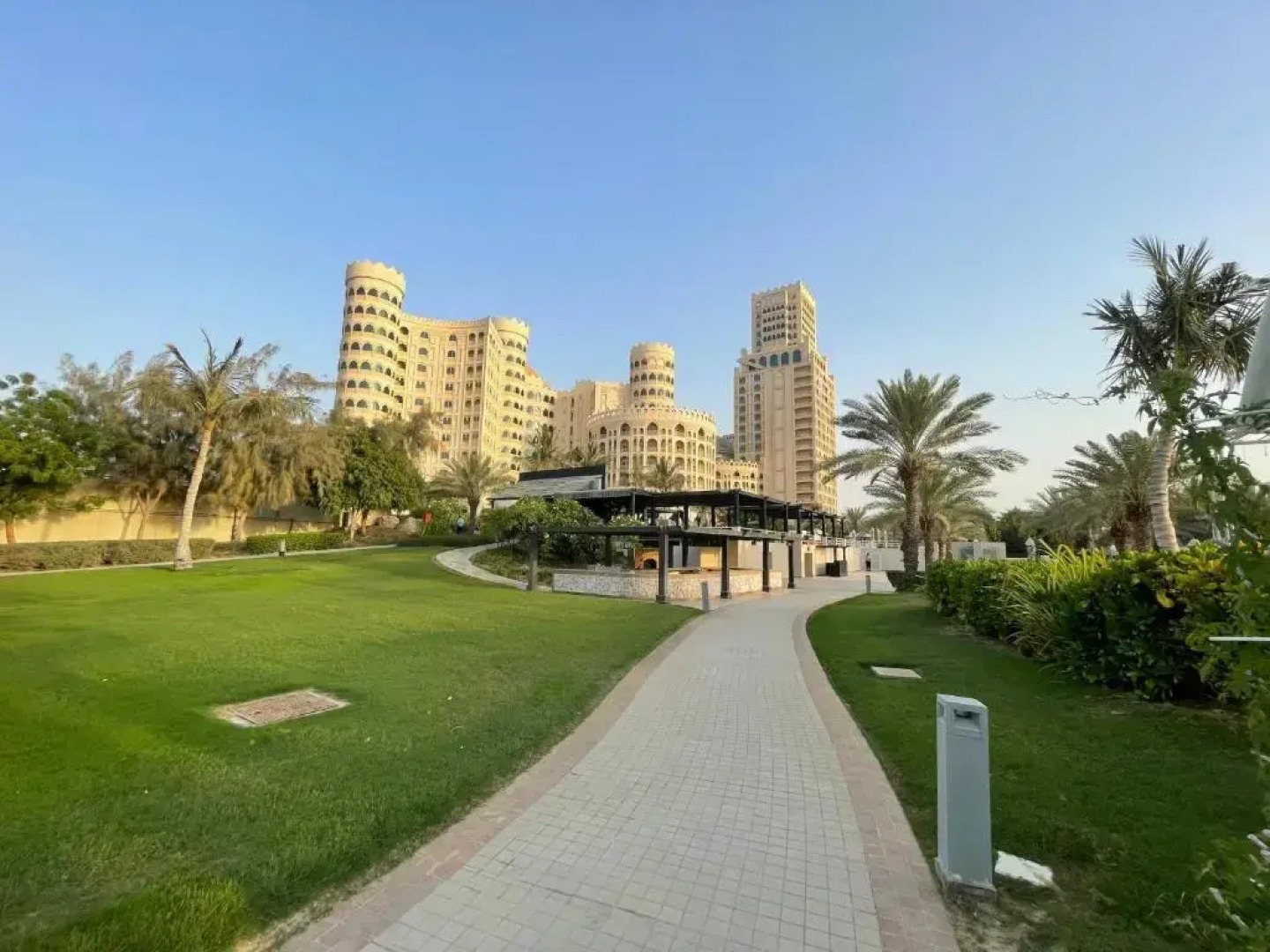 Апарт-отель Al Hamra Palace At Golf&Sea