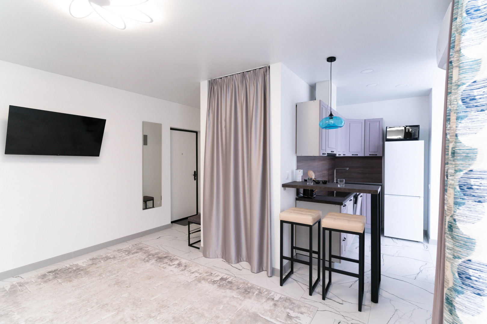 Апартаменты-студия 30 кв.м. с двуспальным диваном и панорамной зоной, 15 этаж