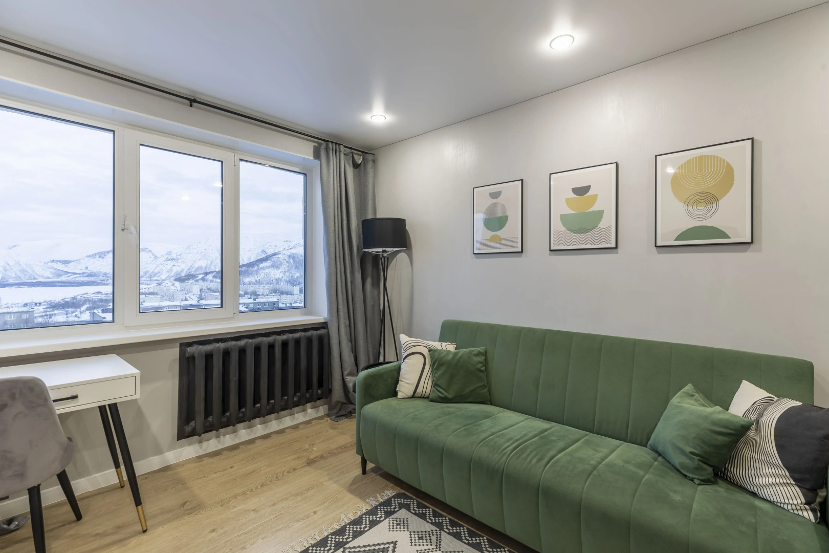 Квартира Уютная 2-к с Потрясающим Видом на Горы и Озеро