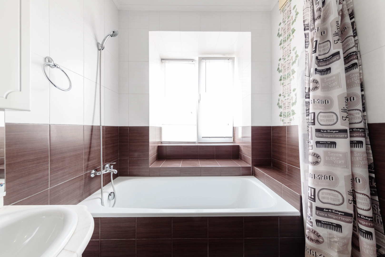 Апартаменты в Центре На 1 Линии с Видом на Крейсер Михаил Кутузов Море и Форумную Площадь от LetoAрart