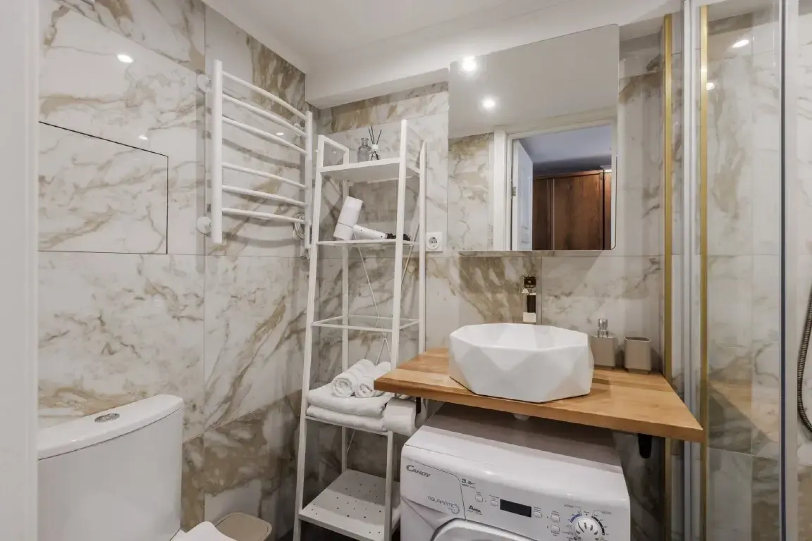 Апартаменты Queenstay Роял Лофт на Войковской