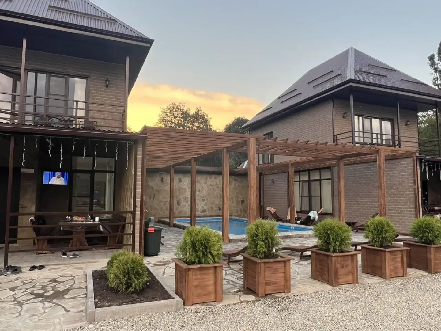 Частный дом с баней и бассейном