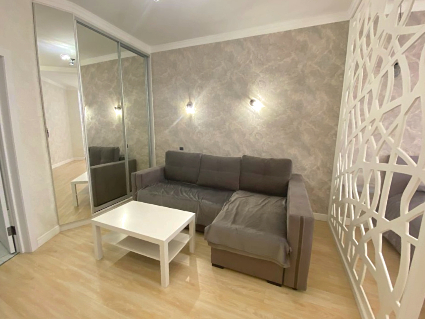 Апартаменты Улучшенные На Пушкина 54\1 с панорамным видом на город и парковочным местом