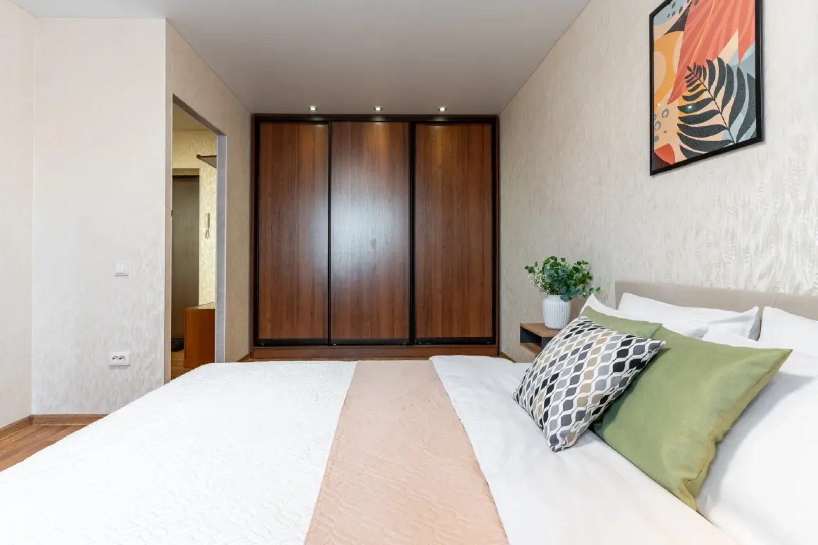 Квартира у парка Галицкого Апарт-Отелика на Героев Разведчиков