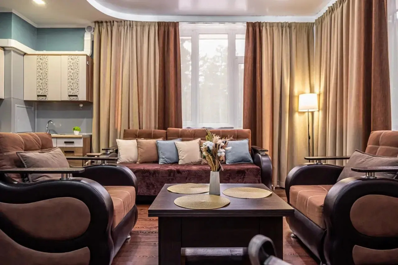 Апартаменты Семейные с Балконом  и Красивым Видом в Сосновом Лесу от Квартирукинг