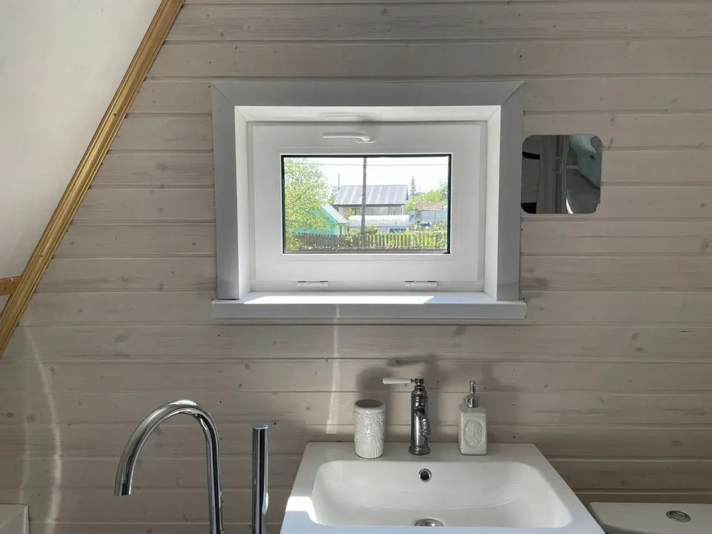 Частный дом А-фрeйм с баней и артезиaнским бaсceйном