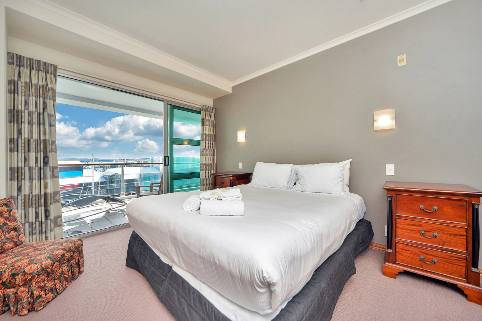 Апартаменты Waterfront Suites in the Heart of Auckland