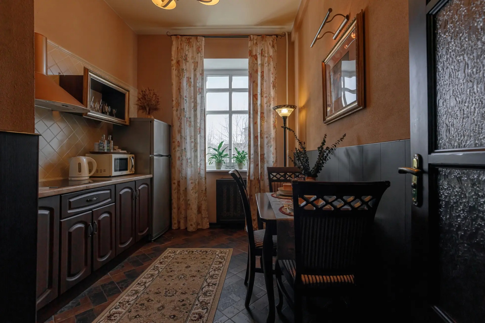 ЕвроУют Апартаменты в Классическом Стиле в центре города