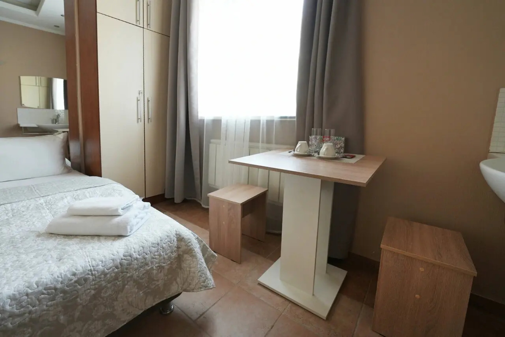 Отель Афина