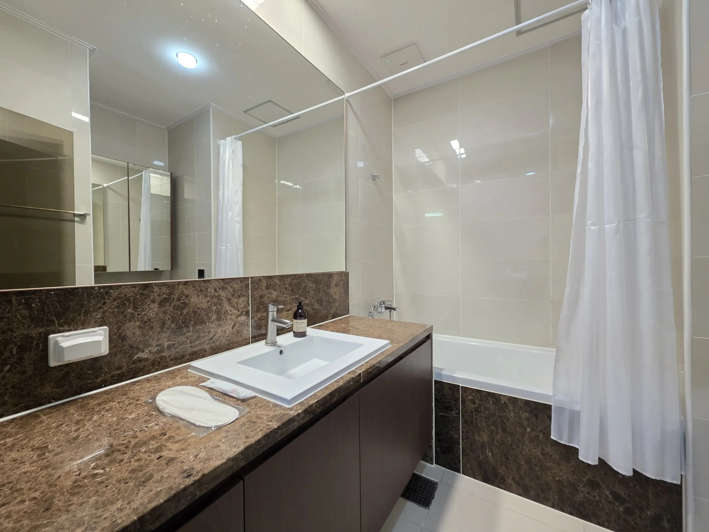 Апартаменты Luxury возле посольства США 2й этаж с шикарным видом на Мечеть