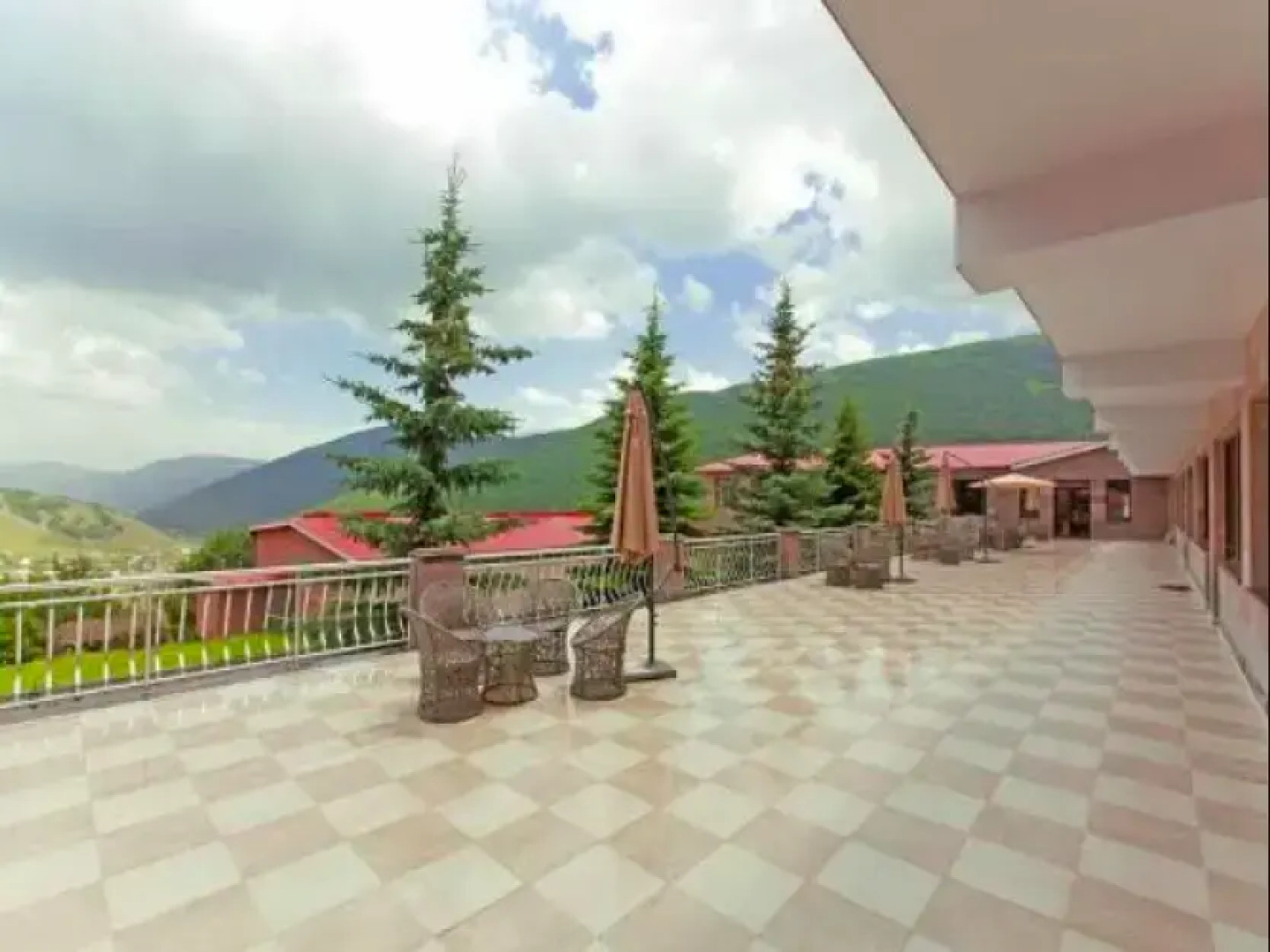 Курортный отель Ani