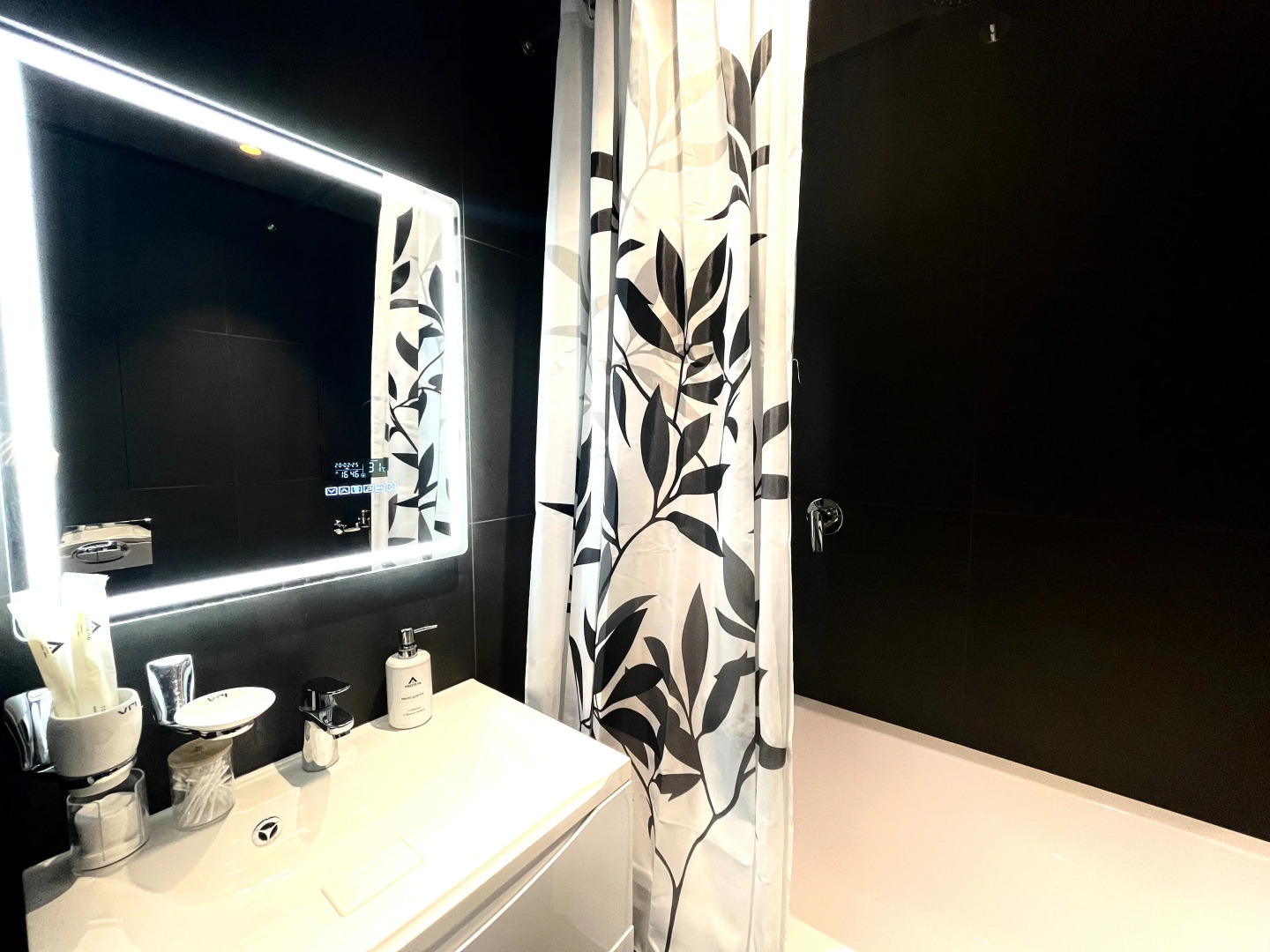 Квартира видовая Неотель в Резиденции Галерея Чижова, в центре города