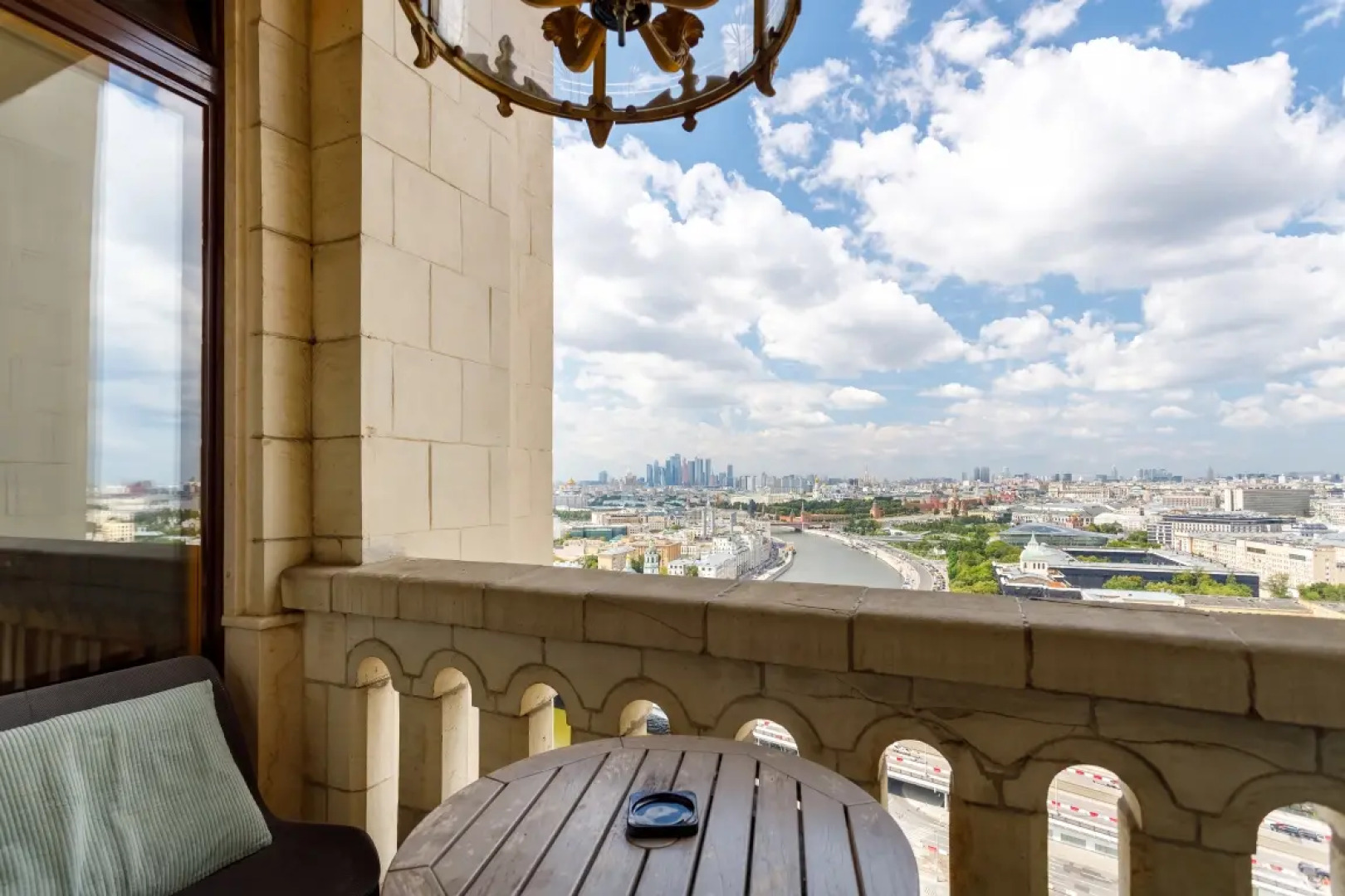 Апартаменты  Роскошные с Балконом и Видом на Кремль