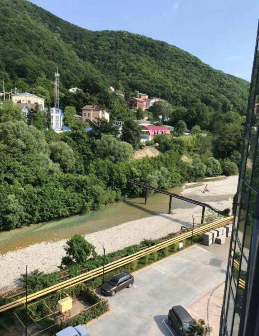 Квартира  Студия с Изумительным Видом на Горы и Реку